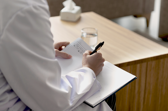 Врач психиатр в клинике